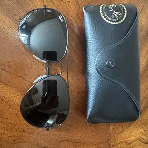Ray-Ban Classic Black Aviator Sunglasses with Case